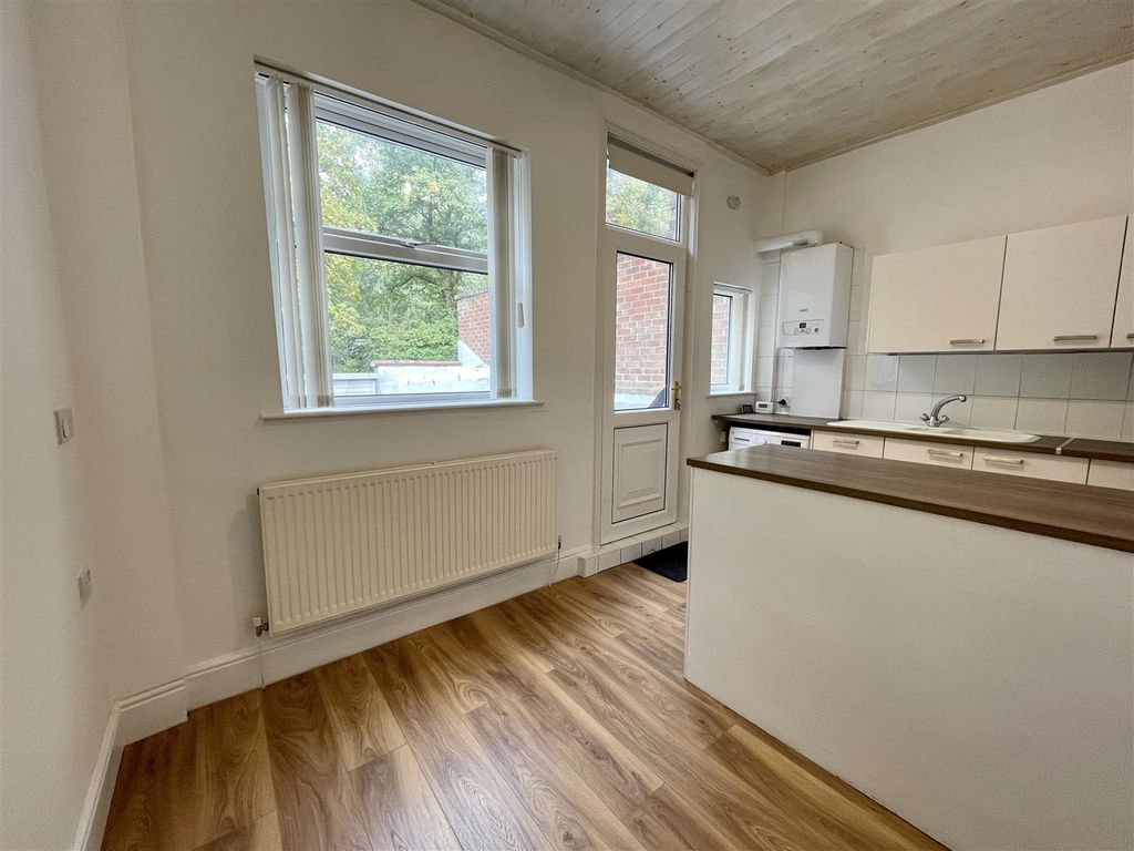 Property photo 3 of 22 Kitchen