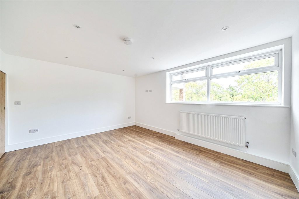 Property photo 2 of 10 Picture No. 08