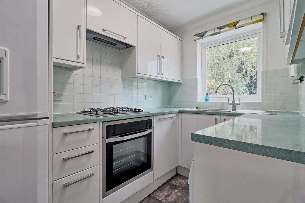 Property photo 2 of 11 Kitchen 2.Jpg