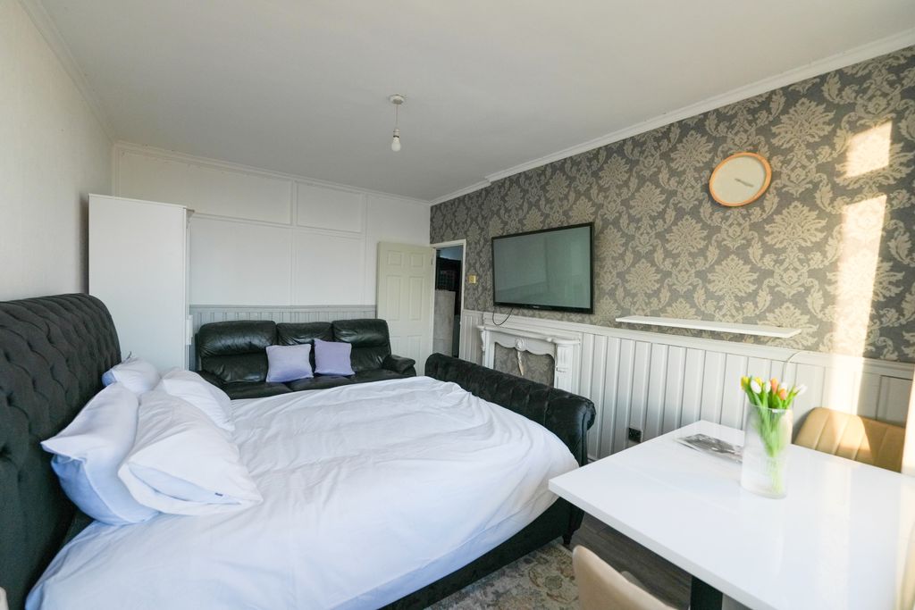 Property photo 2 of 4