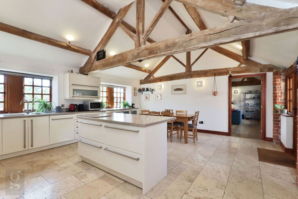Property photo 2 of 40