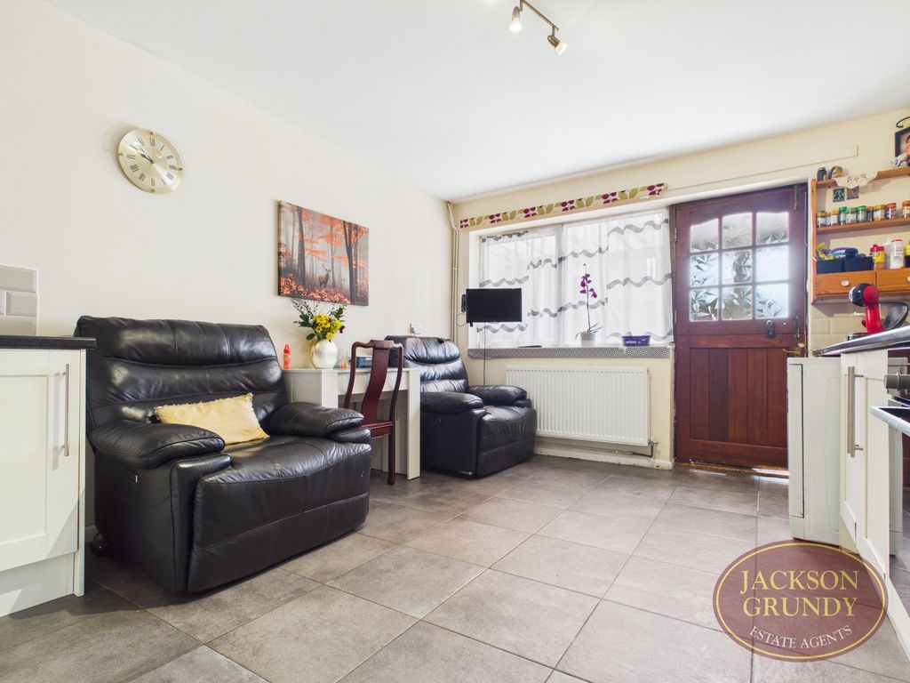 Property photo 3 of 14 Foskitt Court South