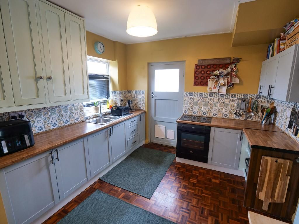 Property photo 3 of 14 Kitchen