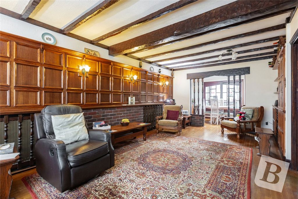 Property photo 2 of 22 Living Room