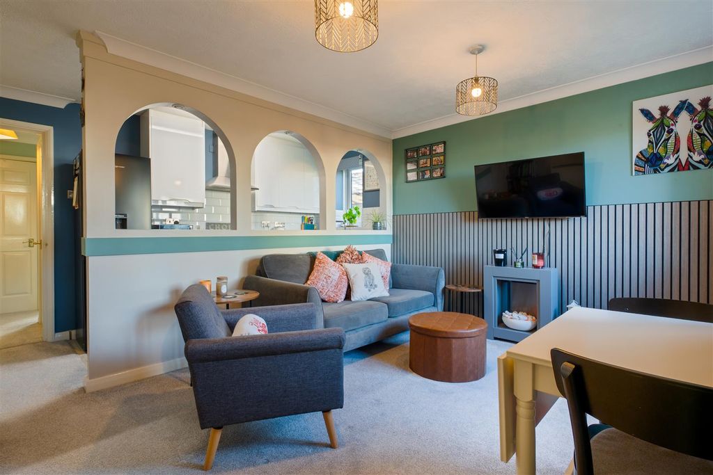 Property photo 3 of 12 Warnett Court, Snodland15.Jpg