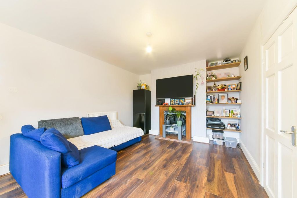 Property photo 3 of 12