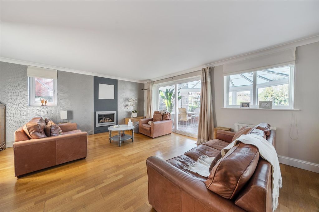 Property photo 3 of 25 Sitting Room