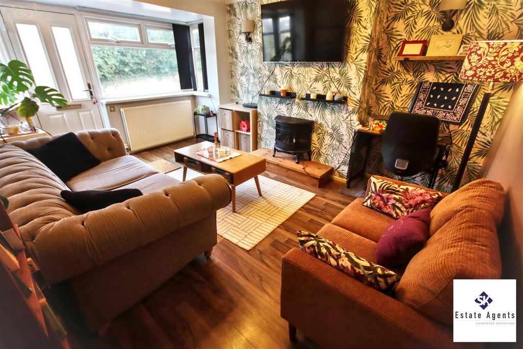 Property photo 2 of 20 Lounge