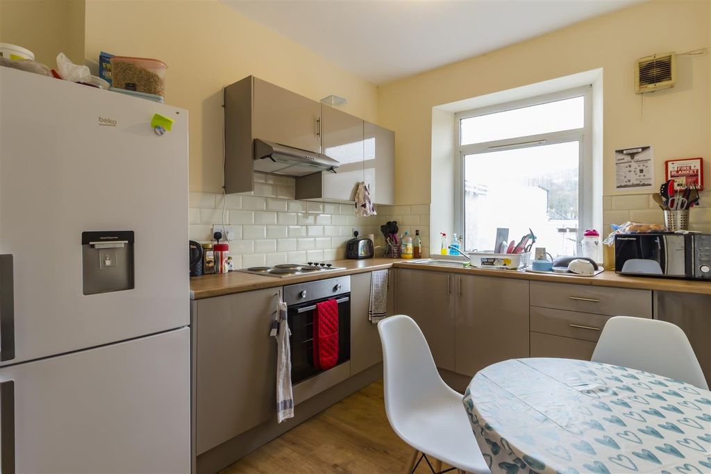 Property photo 1 of 3 Bright Kitchen With Modern Units And Dining Area...