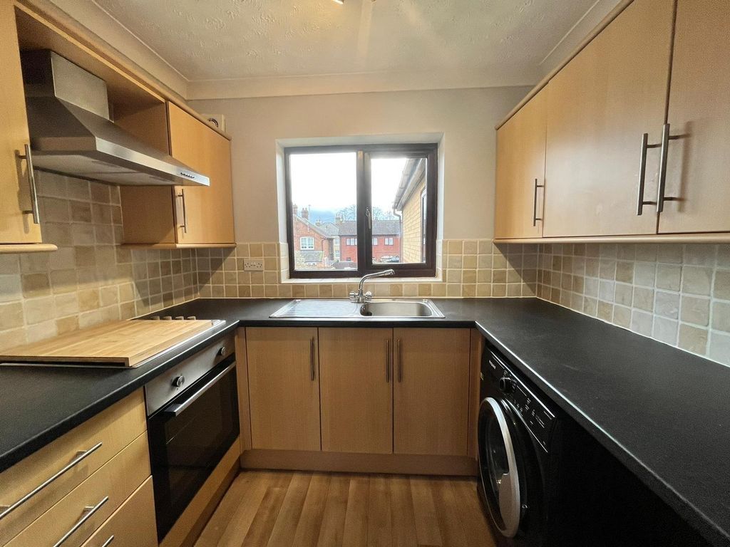 Property photo 2 of 6 Kitchen