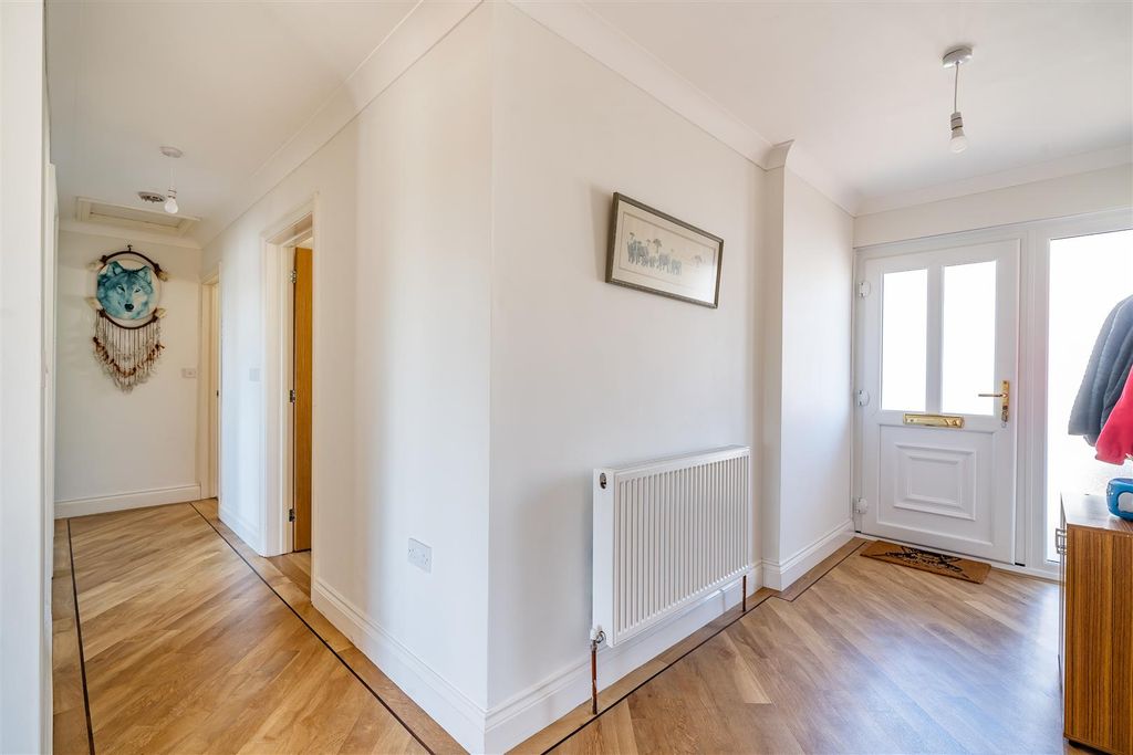 Property photo 3 of 25