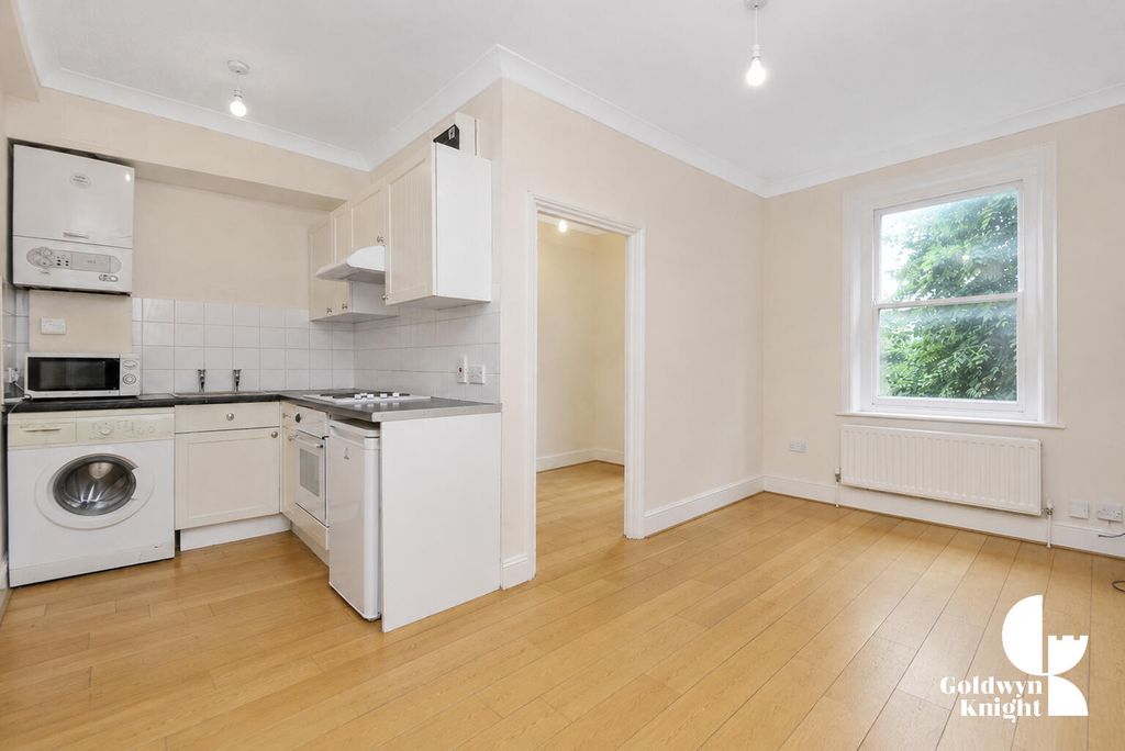 Property photo 3 of 9 Kitchen