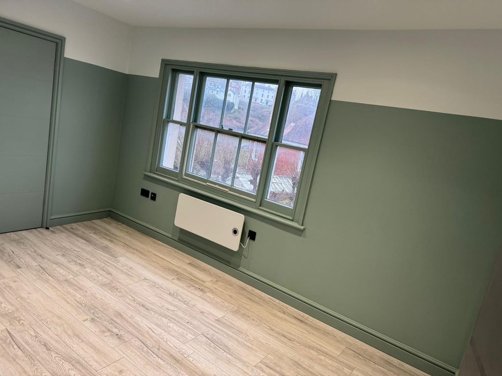 Property photo 1 of 3