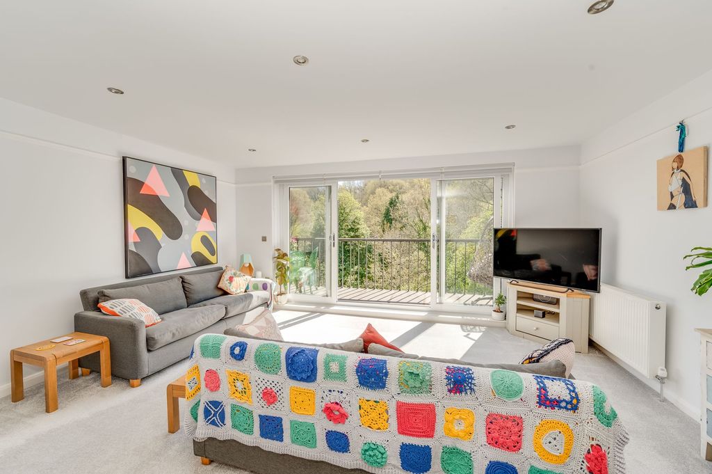 Property photo 1 of 33