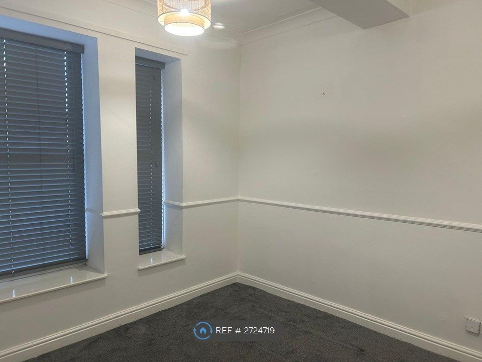 Property photo 3 of 8 Living Room