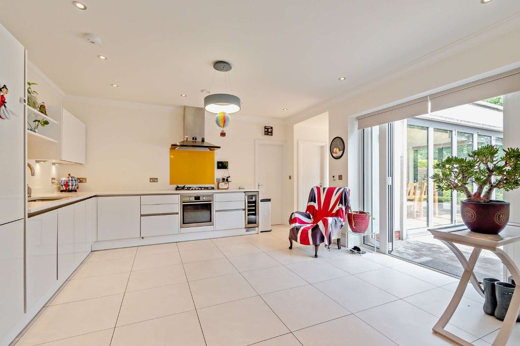 Property photo 2 of 25 Picture No. 85