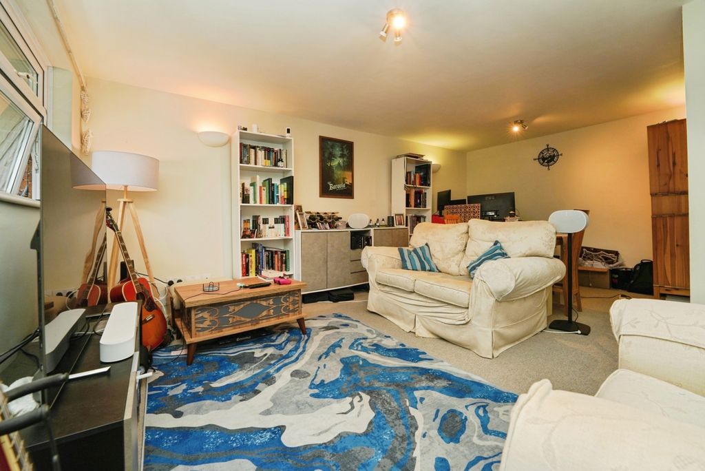 Property photo 2 of 16 Photo