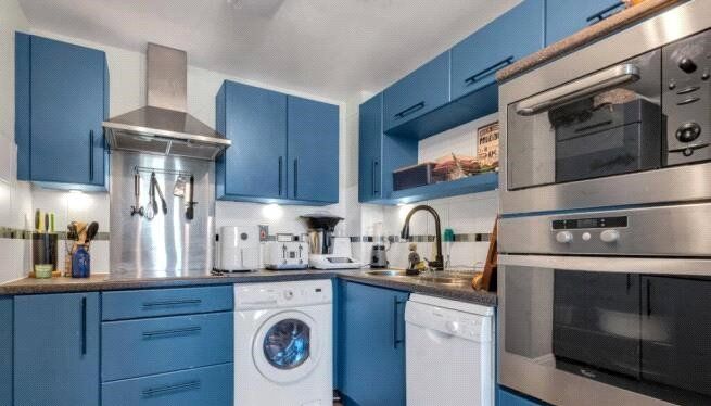 Property photo 3 of 10 Kitchen