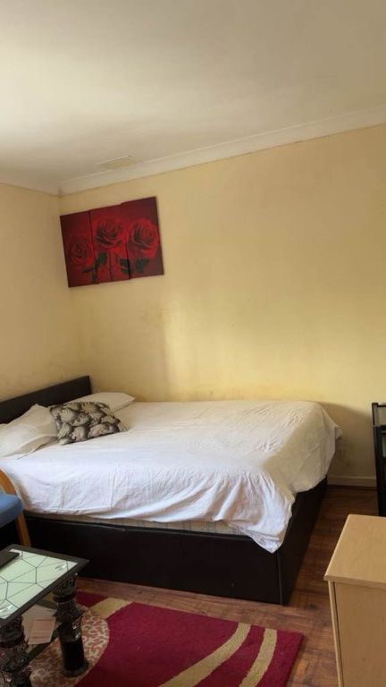 Property photo 1 of 2