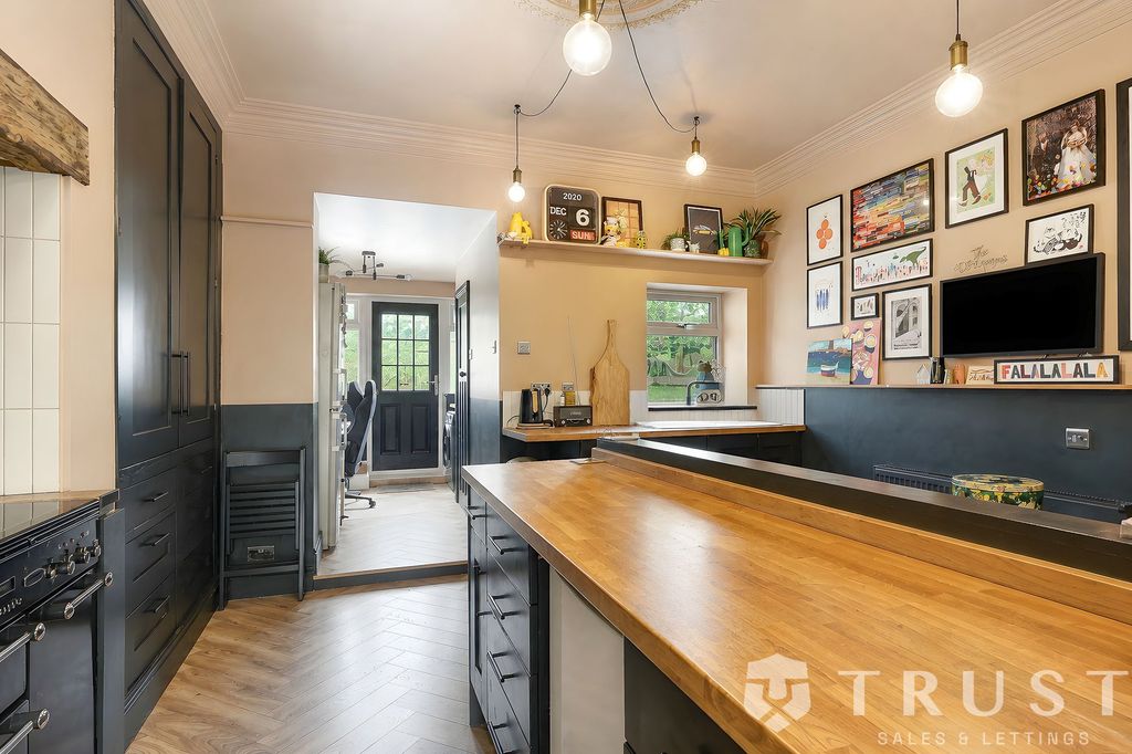 Property photo 3 of 38