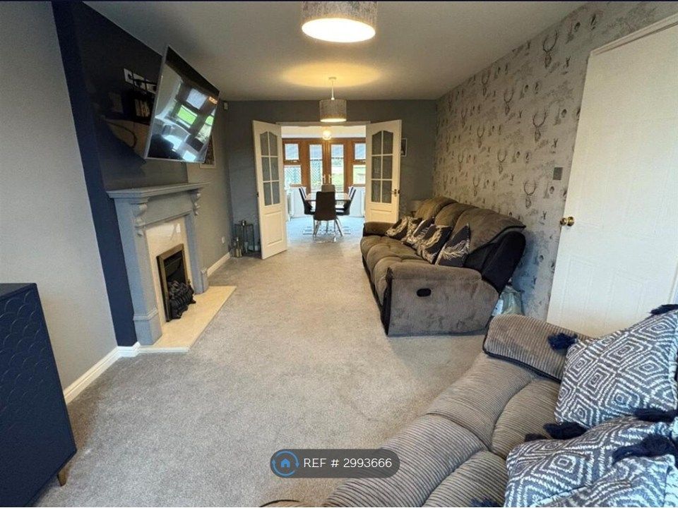 Property photo 3 of 24 Living Room