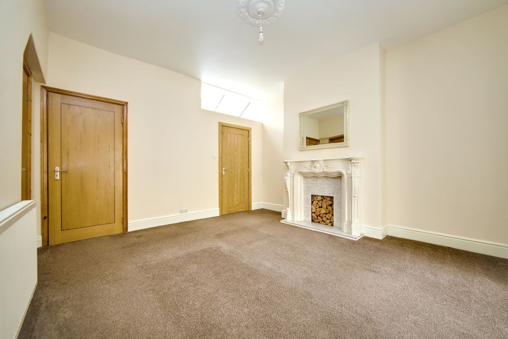Property photo 2 of 23
