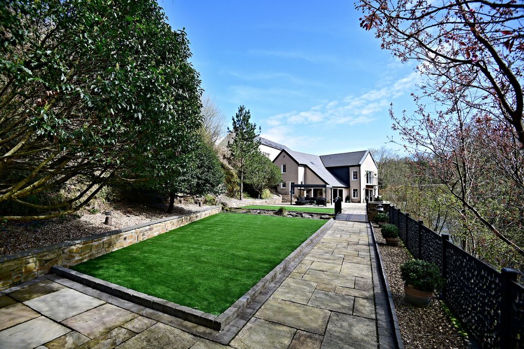 Property photo 1 of 36