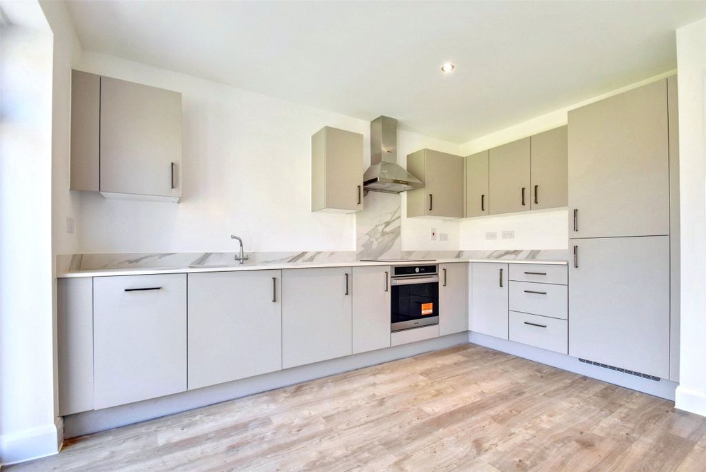 Property photo 2 of 19 Picture No. 17