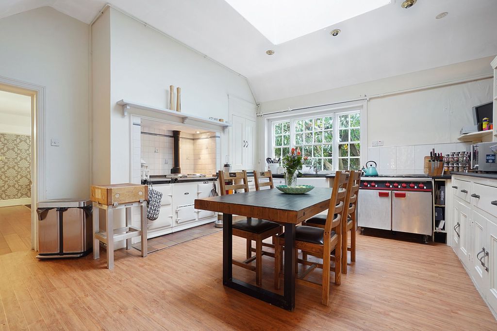 Property photo 2 of 37