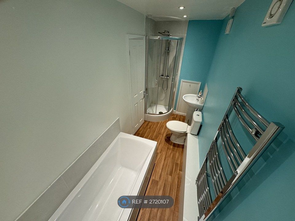 Property photo 3 of 7 Bathroom