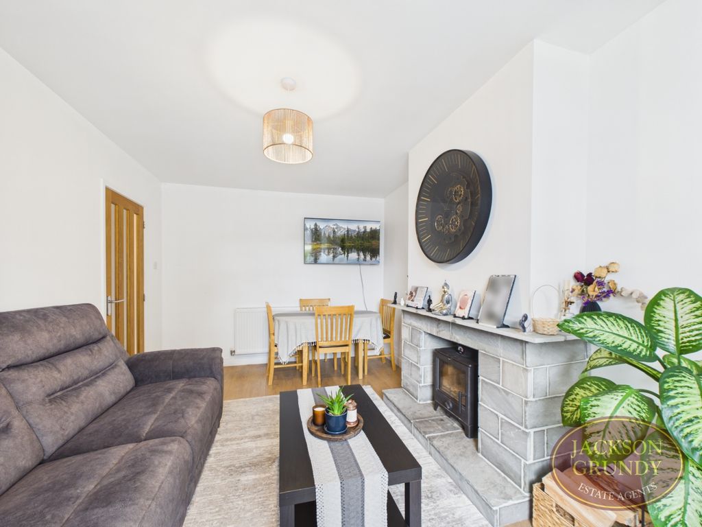 Property photo 3 of 16 Yelvertoft Road
