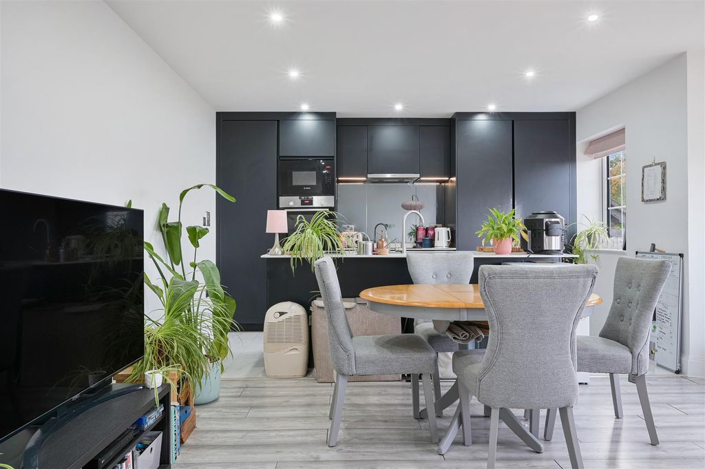 Property photo 3 of 21 Bellview House, Flat 5- (4).Jpg