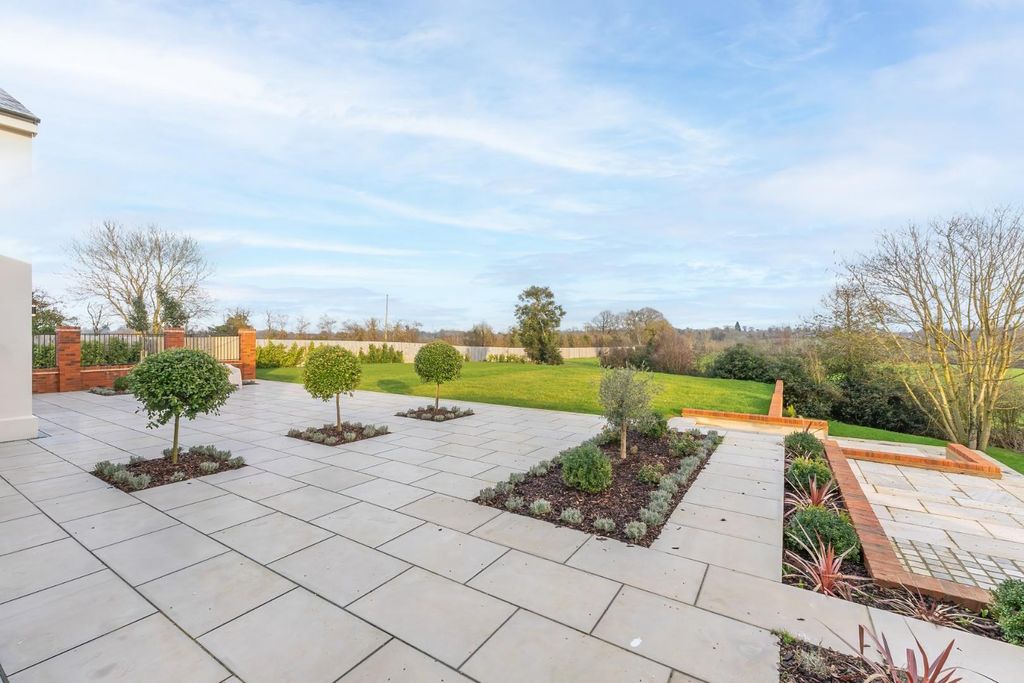 Property photo 2 of 33
