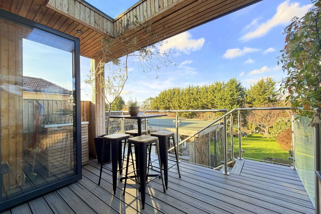 Property photo 3 of 24