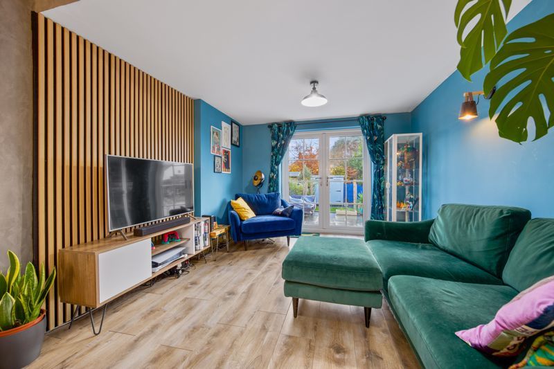 Property photo 3 of 34 Living-Room