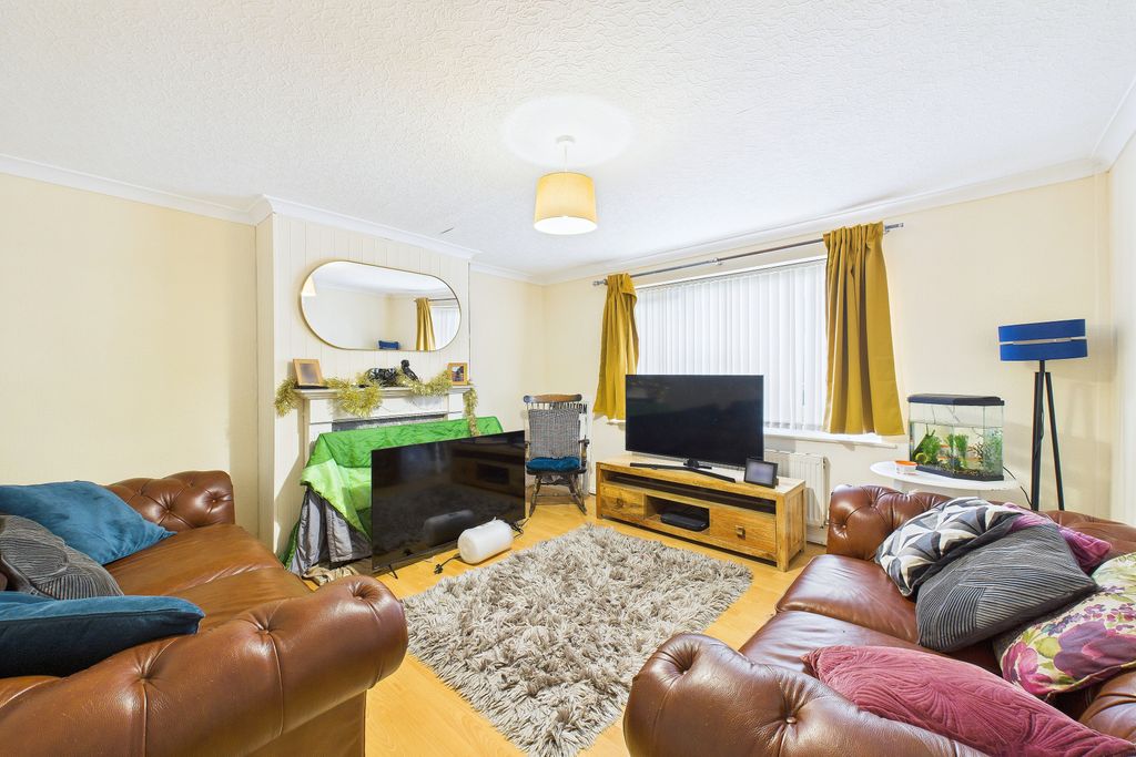 Property photo 2 of 10 Living Room