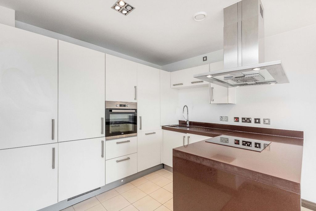 Property photo 2 of 11 Kitchen