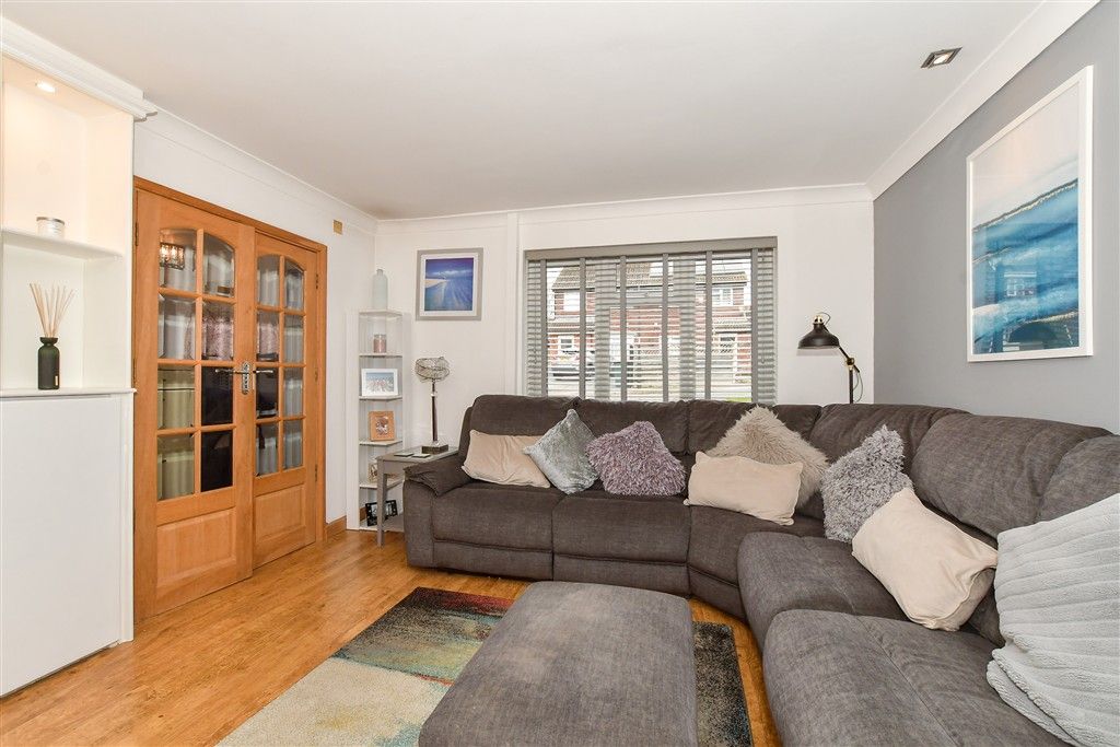 Property photo 1 of 11 Lounge