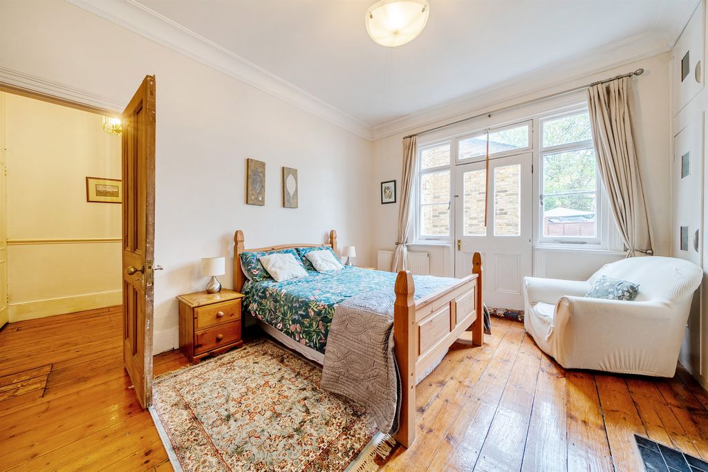 Property photo 3 of 12