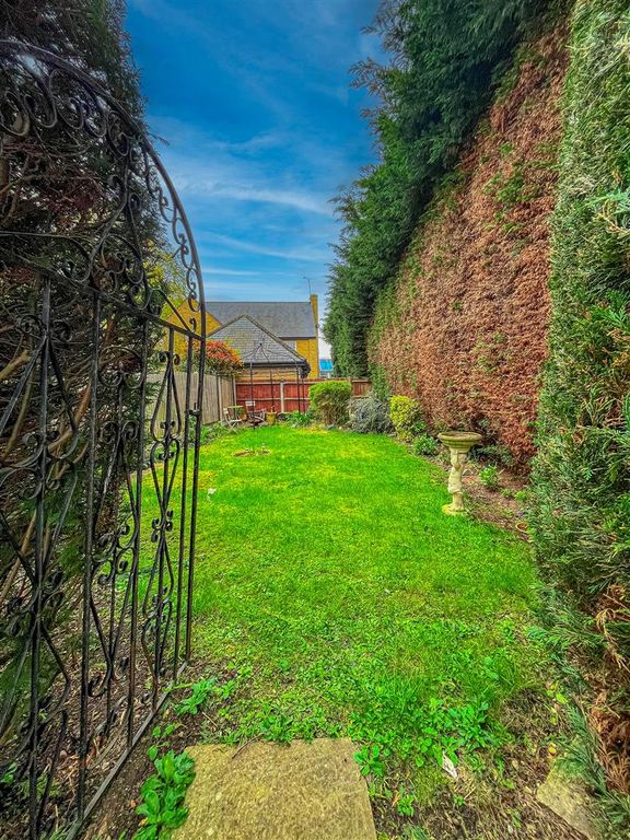 Property photo 3 of 14 Garden