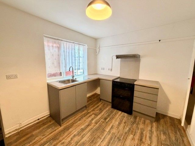 Property photo 3 of 7 Kitchen