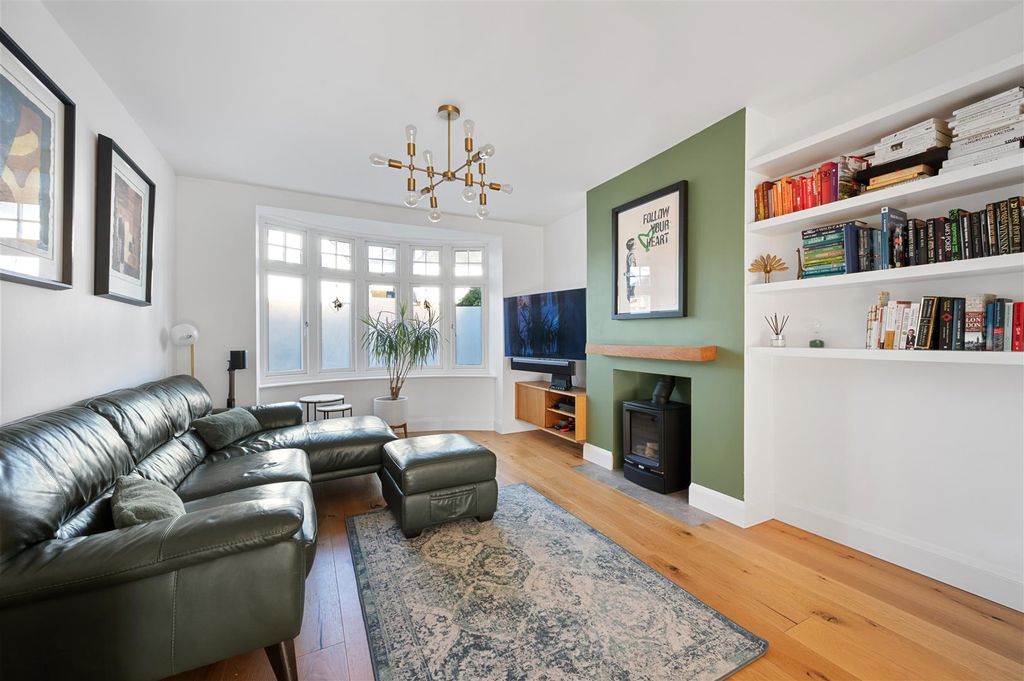 Property photo 3 of 23 23 Melbury Garden,4.Jpg
