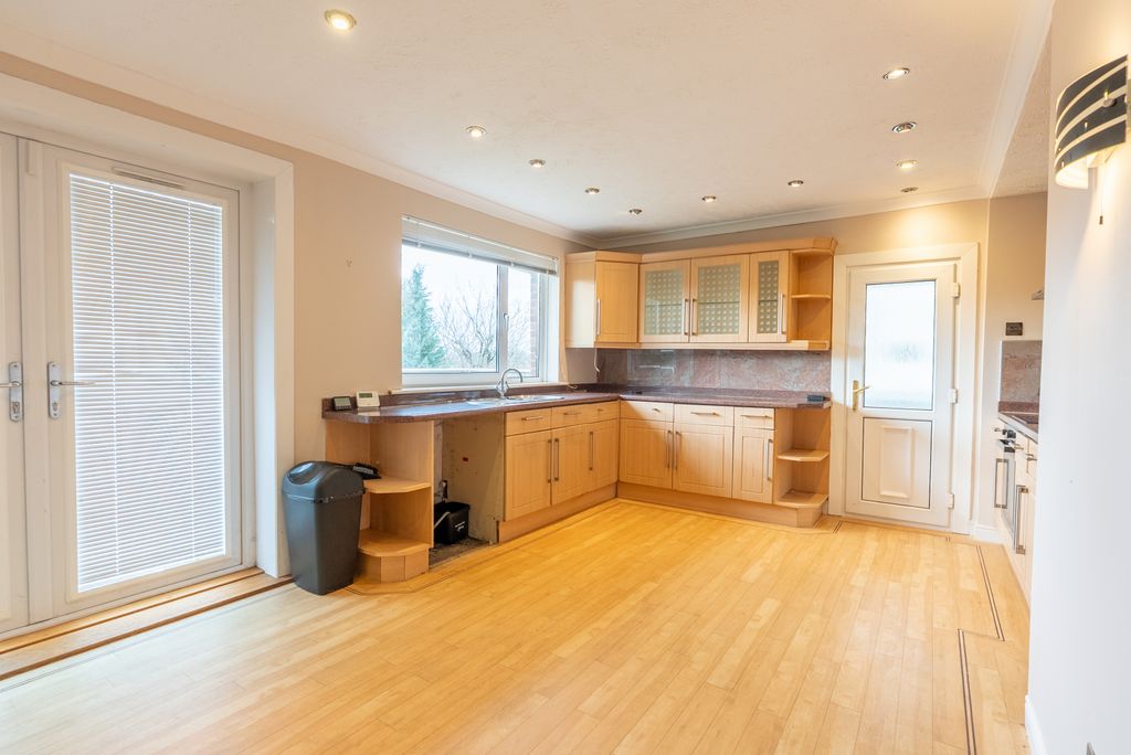 Property photo 3 of 44 Gallery