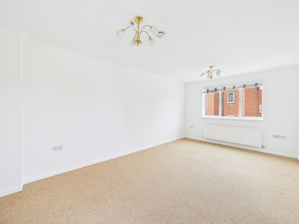 Property photo 3 of 9 Cam01791G0-Pr0225-Still008