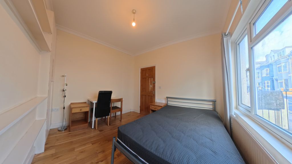 Property photo 3 of 8