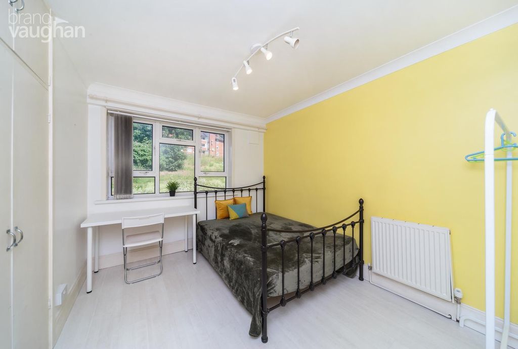 Property photo 2 of 8 Bedroom