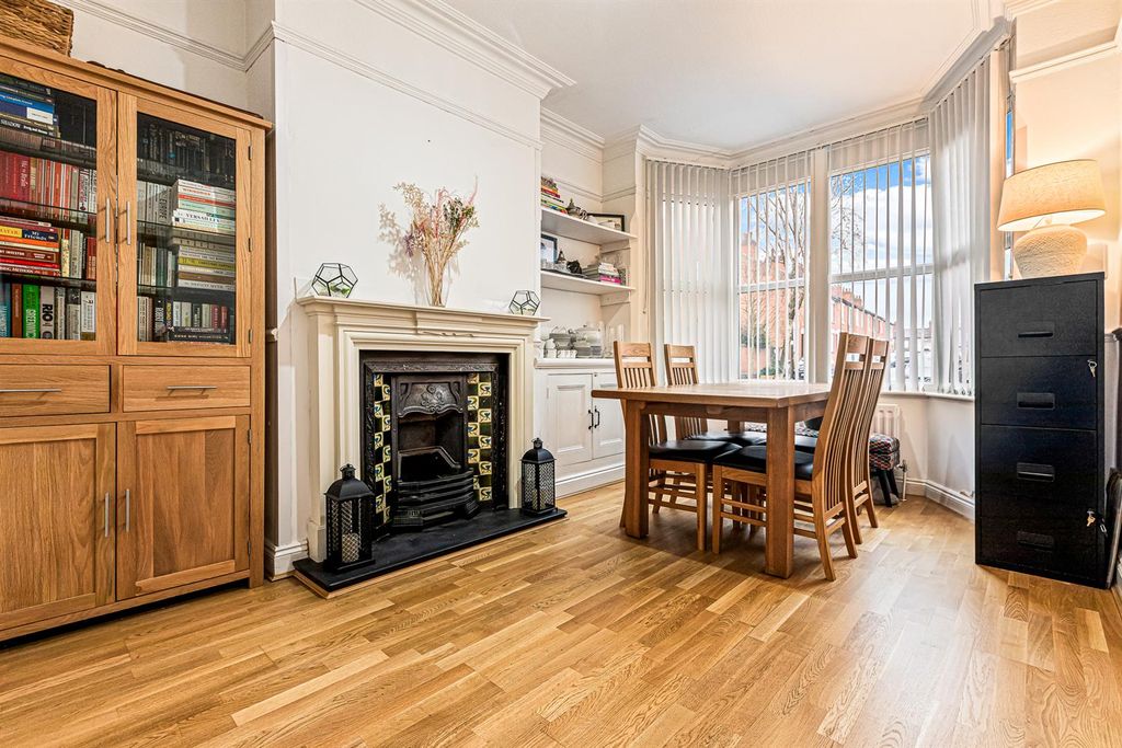 Property photo 2 of 25 Dining Room