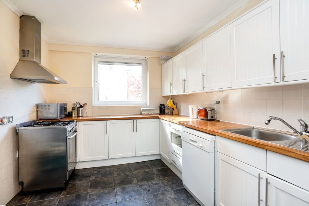 Property photo 2 of 9 Kitchen