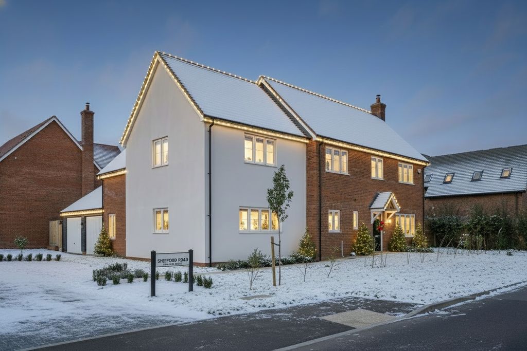 Property photo 1 of 11 Shefford Road Christmas Image