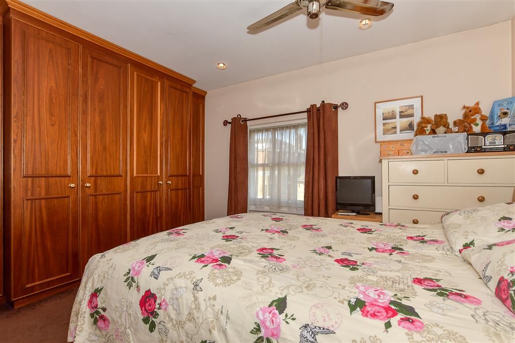 Property photo 3 of 7 Bedroom 1